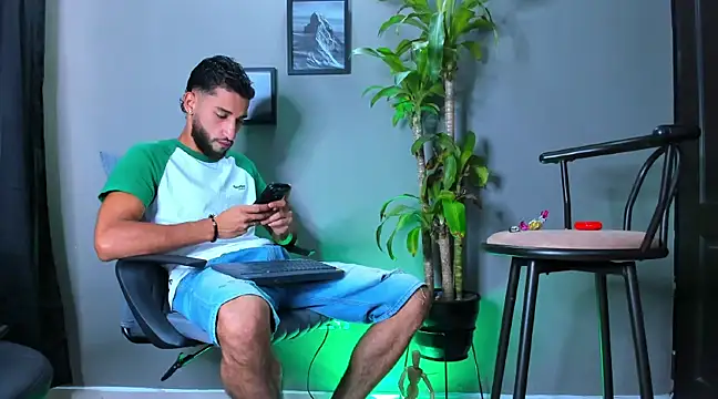 Snapshot of Damian_022 chatting on 03/03/25, 04:56 Damian 022 online show from 03/03/25, 04:56