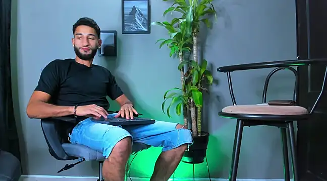 Snapshot of Damian_022 chatting on 03/03/25, 09:48 Damian 022 online show from 03/03/25, 09:48