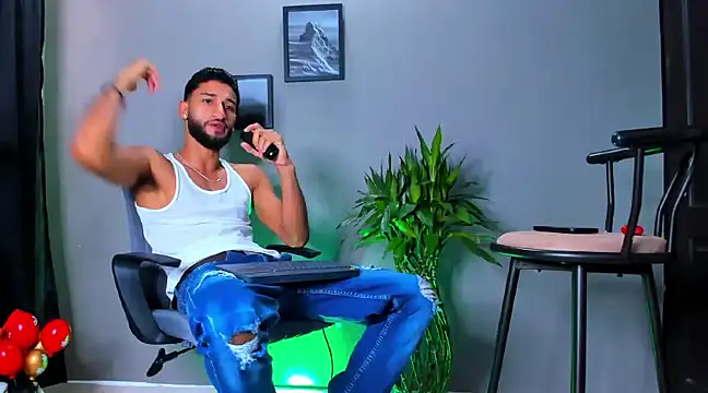 Snapshot of Damian_022 chatting on 03/13/25, 02:12 Damian 022 online show from 03/13/25, 02:12