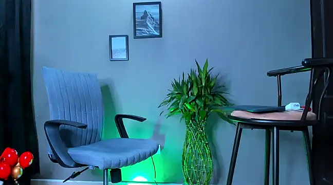 Snapshot of Damian_022 chatting on 03/13/25, 05:18 Damian 022 online show from 03/13/25, 05:18