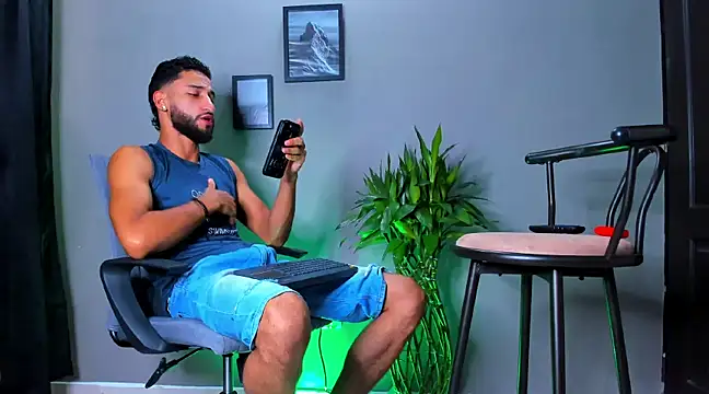 Snapshot of Damian_022 chatting on 03/14/25, 09:54 Damian 022 online show from 03/14/25, 09:54