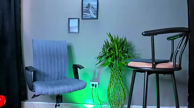 Snapshot of Damian_022 chatting on 03/17/25, 04:43 Damian 022 online show from 03/17/25, 04:43