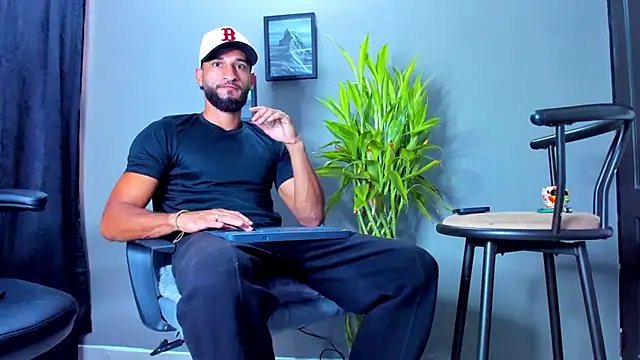 Snapshot of Damian_022 chatting on 09/24/25, 01:58 Damian 022 online show from 09/24/25, 01:58