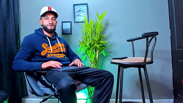 Snapshot of Damian_022 chatting on 10/08/25, 10:57 Damian 022 online show from 10/08/25, 10:57