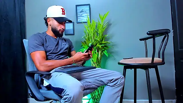 Snapshot of Damian_022 chatting on 10/09/25, 11:19 Damian 022 online show from 10/09/25, 11:19