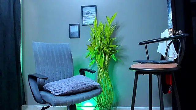 Snapshot of Damian_022 chatting on 10/10/25, 07:13 Damian 022 online show from 10/10/25, 07:13