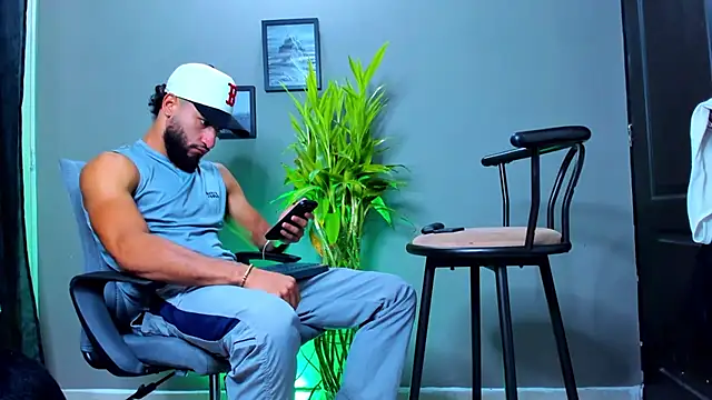 Snapshot of Damian_022 chatting on 10/17/25, 11:57 Damian 022 online show from 10/17/25, 11:57