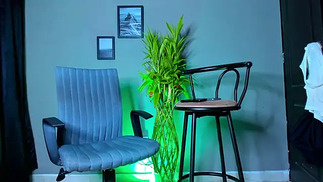 Snapshot of Damian_022 chatting on 11/13/25, 11:09 Damian 022 online show from 11/13/25, 11:09