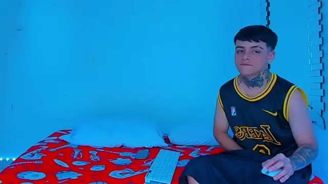 HOT boy2025 online show from 01/18/25, 07:04