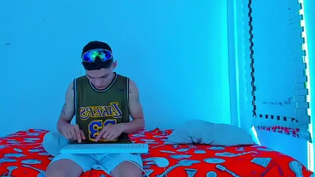 HOT boy2025 online show from 03/03/25, 10:20