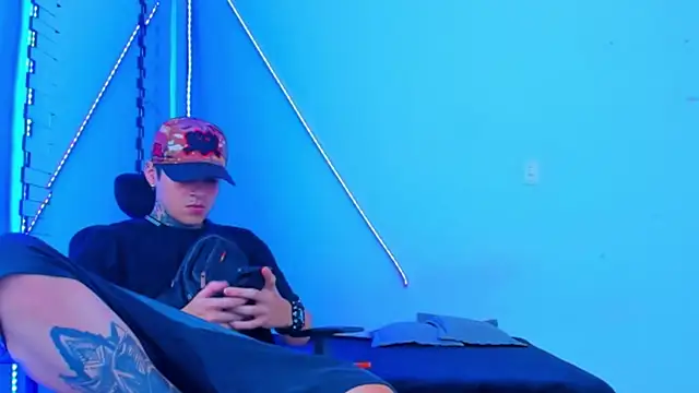 HOT boy2025 online show from 10/22/25, 01:39