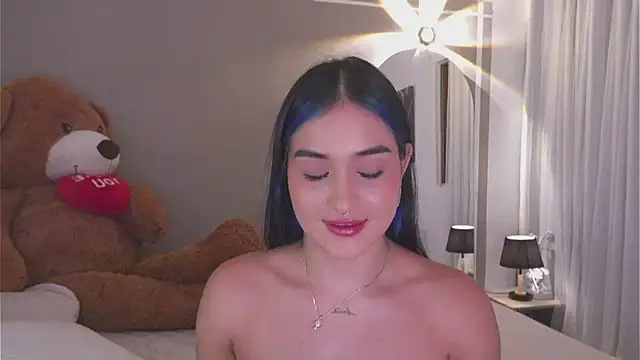 Snapshot of AnnyHizzle chatting on 10/16/25, 01:39 AnnyHizzle online show from 10/16/25, 01:39