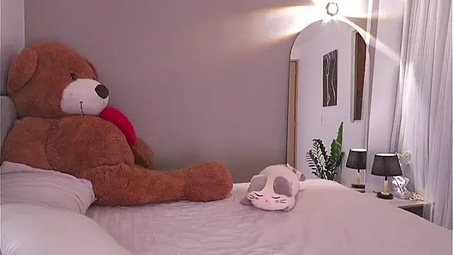 Snapshot of AnnyHizzle chatting on 10/22/25, 02:01 AnnyHizzle online show from 10/22/25, 02:01