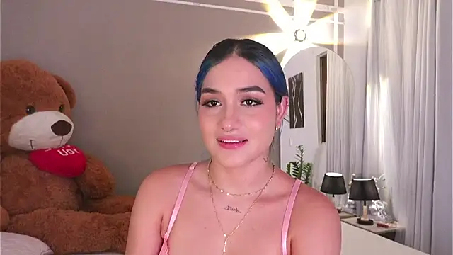 Snapshot of AnnyHizzle chatting on 11/03/25, 02:57 AnnyHizzle online show from 11/03/25, 02:57