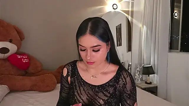 Snapshot of AnnyHizzle chatting on 11/13/25, 01:37 AnnyHizzle online show from 11/13/25, 01:37