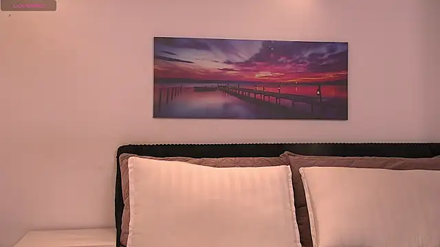 EmaCourtis online show from 10/28/25, 11:47