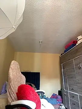 liaqueen610 online show from 10/26/25, 05:08