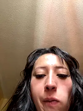 liaqueen610 online show from 10/28/25, 04:20