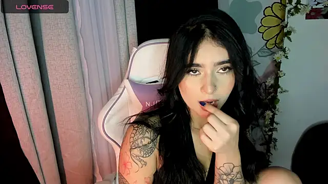 Snapshot of pamela__mar chatting on 12/19/24, 12:34 pamela mar online show from 12/19/24, 12:34