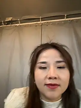 Snapshot of Efangfang chatting on 12/15/24, 10:39 Efangfang online show from 12/15/24, 10:39