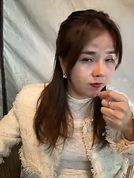 Snapshot of Efangfang chatting on 12/18/24, 12:29 Efangfang online show from 12/18/24, 12:29