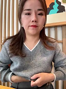 Snapshot of Efangfang chatting on 12/23/24, 04:22 Efangfang online show from 12/23/24, 04:22
