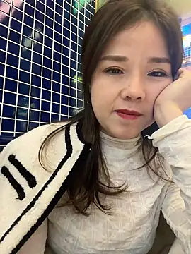 Snapshot of Efangfang chatting on 01/11/25, 10:51 Efangfang online show from 01/11/25, 10:51