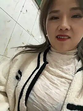 Snapshot of Efangfang chatting on 01/11/25, 02:15 Efangfang online show from 01/11/25, 02:15