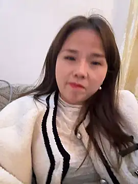 Snapshot of Efangfang chatting on 01/18/25, 12:15 Efangfang online show from 01/18/25, 12:15