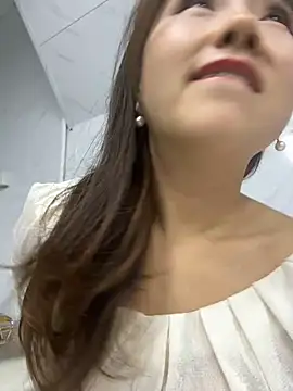 Snapshot of Efangfang chatting on 02/22/25, 01:24 Efangfang online show from 02/22/25, 01:24