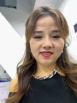 Snapshot of Efangfang chatting on 02/27/25, 11:31 Efangfang online show from 02/27/25, 11:31