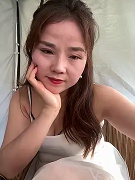 Snapshot of Efangfang chatting on 03/03/25, 05:42 Efangfang online show from 03/03/25, 05:42