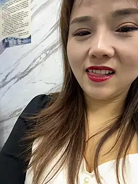 Snapshot of Efangfang chatting on 03/08/25, 11:58 Efangfang online show from 03/08/25, 11:58