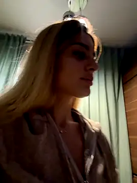 Snapshot of Jasmine_urPrincess chatting on 10/17/25, 06:05 Jasmine urPrincess online show from 10/17/25, 06:05