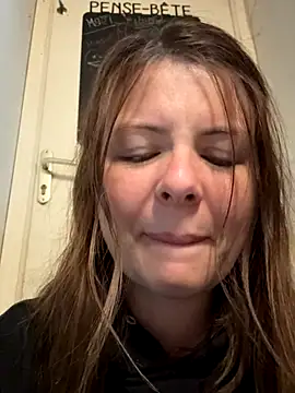 Snapshot of Nina_blain chatting on 09/23/25, 09:01 Nina blain online show from 09/23/25, 09:01