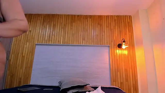 Snapshot of amelialeen7 chatting on 01/29/25, 04:30 amelialeen7 online show from 01/29/25, 04:30