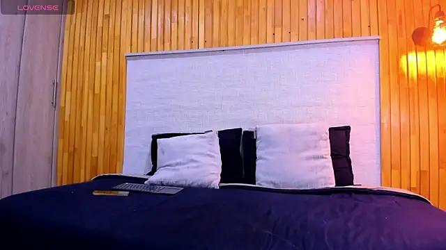 Snapshot of amelialeen7 chatting on 02/08/25, 02:27 amelialeen7 online show from 02/08/25, 02:27