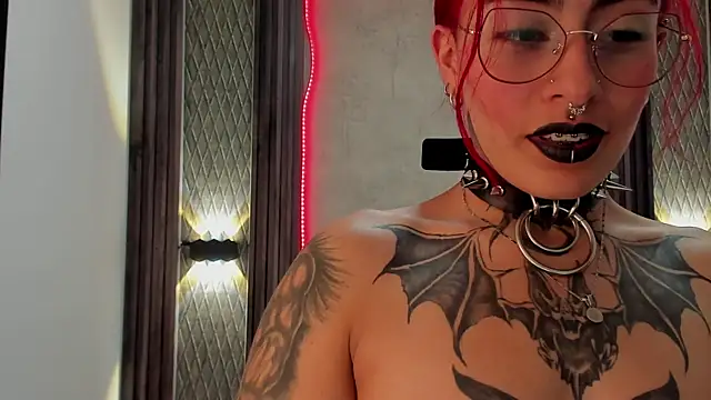 Snapshot of selene_red_ chatting on 01/11/25, 08:43 selene red online show from 01/11/25, 08:43