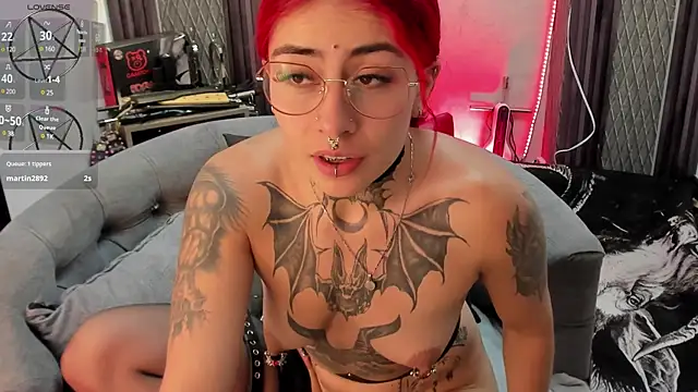 Snapshot of selene_red_ chatting on 02/01/25, 03:52 selene red online show from 02/01/25, 03:52