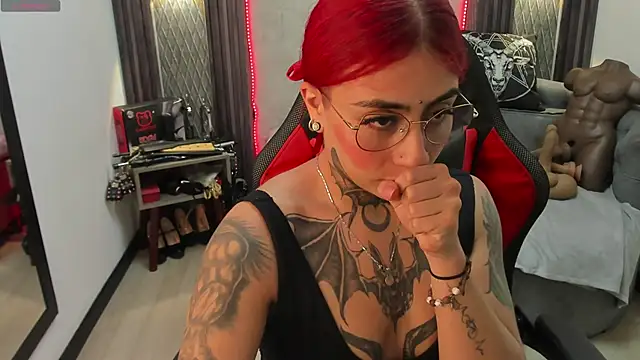 Snapshot of selene_red_ chatting on 02/05/25, 04:36 selene red online show from 02/05/25, 04:36