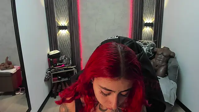Snapshot of selene_red_ chatting on 02/12/25, 01:37 selene red online show from 02/12/25, 01:37