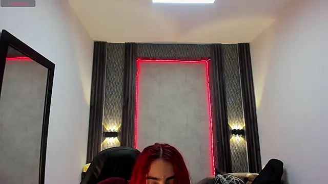 Snapshot of selene_red_ chatting on 03/21/25, 12:39 selene red online show from 03/21/25, 12:39