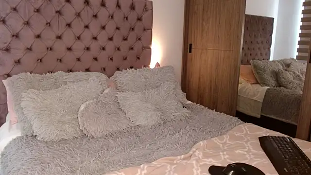 Roussmariehenao online show from 10/12/25, 01:21