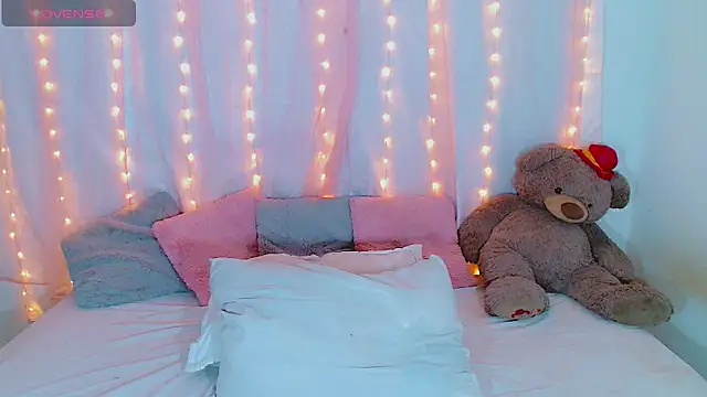 Snapshot of AlanaBekeer chatting on 10/07/25, 09:12 AlanaBekeer online show from 10/07/25, 09:12