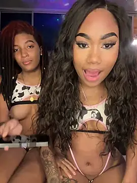 Snapshot of Lya-Kasandra chatting on 01/09/25, 01:39 Lya-Kasandra online show from 01/09/25, 01:39