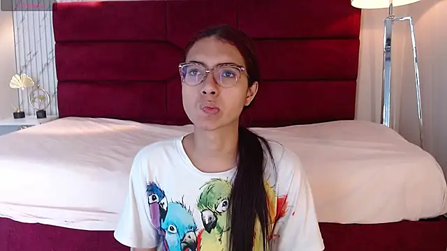 Snapshot of sara_saenz99 chatting on 01/25/25, 04:35 sara saenz99 online show from 01/25/25, 04:35