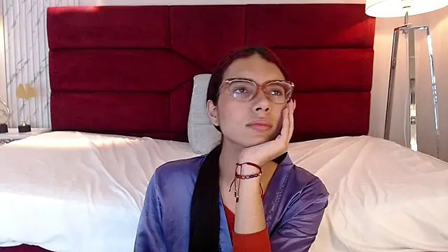 Snapshot of sara_saenz99 chatting on 02/08/25, 01:32 sara saenz99 online show from 02/08/25, 01:32