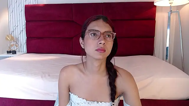 Snapshot of sara_saenz99 chatting on 02/21/25, 07:32 sara saenz99 online show from 02/21/25, 07:32