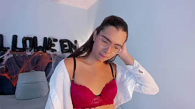 Snapshot of sara_saenz99 chatting on 10/20/25, 08:20 sara saenz99 online show from 10/20/25, 08:20