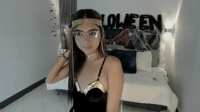 Snapshot of sara_saenz99 chatting on 10/31/25, 05:36 sara saenz99 online show from 10/31/25, 05:36